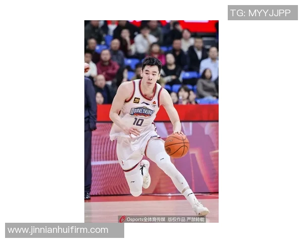 郭昊文拒绝活塞训练营合同引发媒体关注其奋斗心态消失的深思